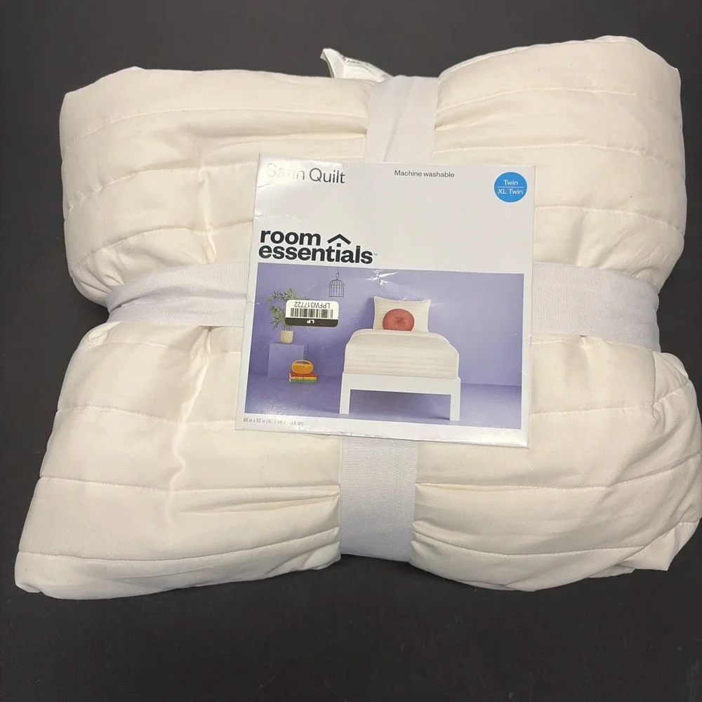 Satin Quilt - Room Essentials Twin/Twin Extra Long Ivory Brand New
